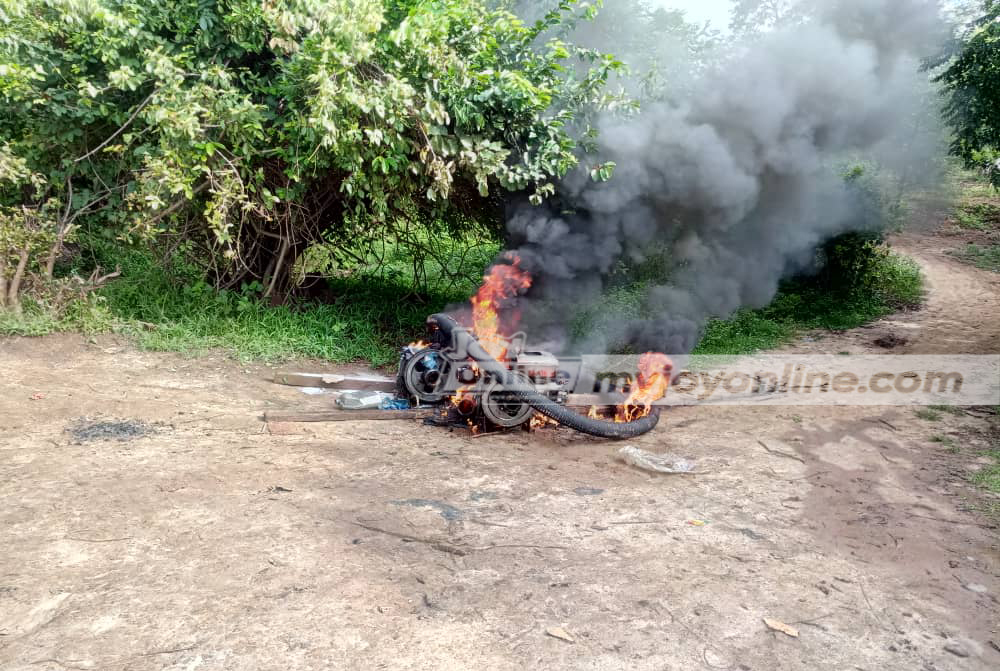 Bole Security Council pursues 15 galamsey operators, burns 33 machines on Black Volta – MyJoyOnline Bole Security Council pursues 15 galamsey operators, burns 33 machines on Black Volta – MyJoyOnline