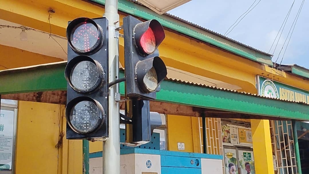 MACCCU installs solar-powered traffic signals in Mim to tackle road crashes – MyJoyOnline