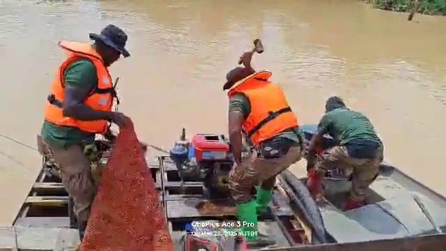 Concerned Miners taskforce destroys 40 Changfan boats on River Offin – MyJoyOnline
