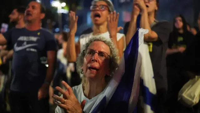 Israelis praise Trump at huge rally ahead of expected hostage release by Hamas in Gaza – MyJoyOnline