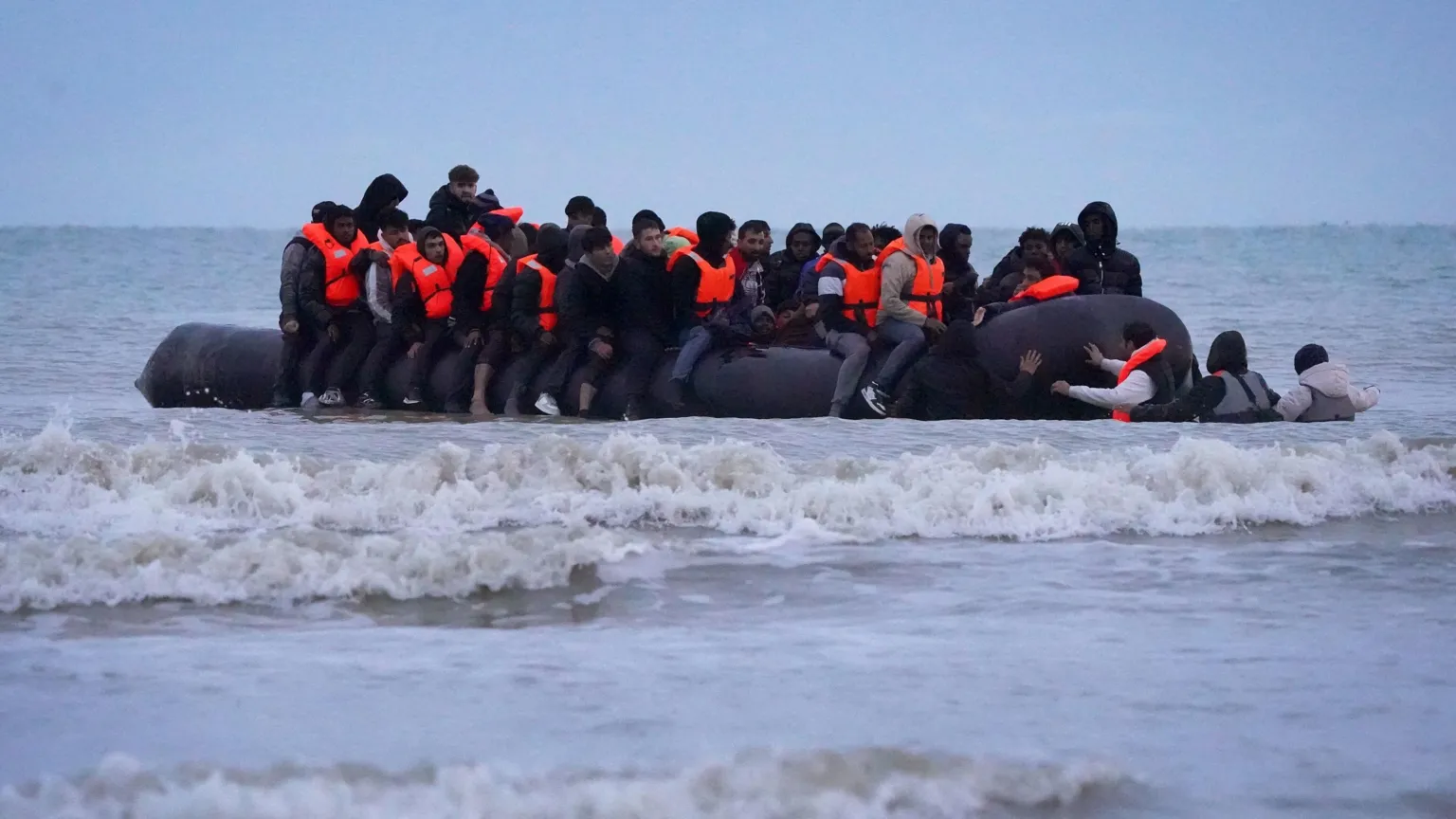 UK and France strike new £662m small boats deal