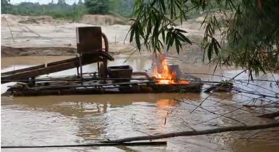 Bogoso Blue Water Guards destroy 5 galamsey equipment on River Ankobra