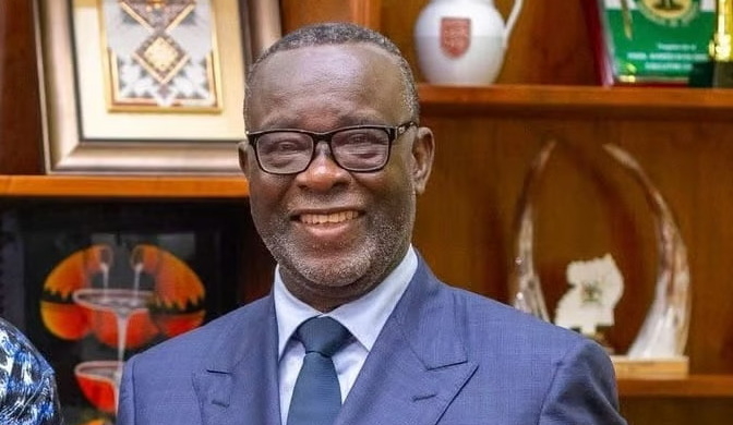 Mahama swears in Justice Baffoe-Bonnie as...