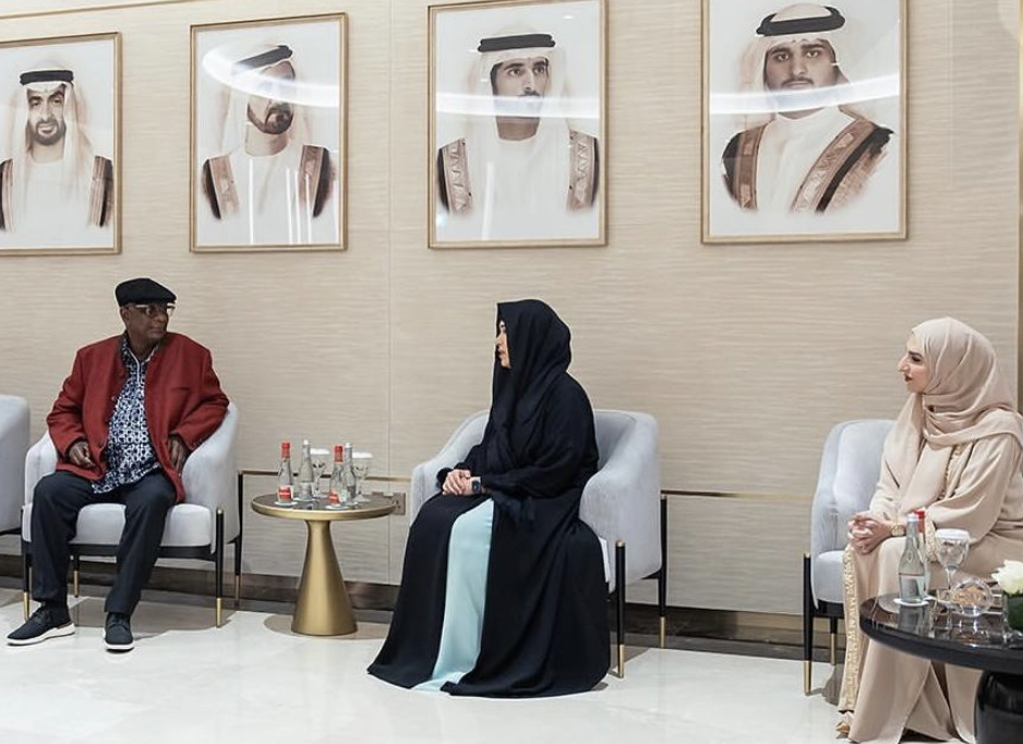 Renowned sculptor El Anatsui dazzles at ICOM Dubai 2025