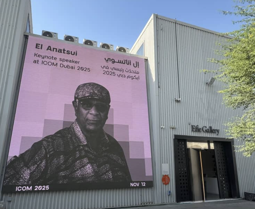 Renowned sculptor El Anatsui dazzles at ICOM Dubai 2025
