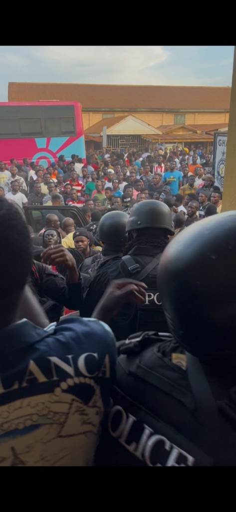 Mob besieges Hwidiem police station after anti-galamsey arrests, military team evacuated for safety Mob besieges Hwidiem police station after anti-galamsey arrests, military team evacuated for safety