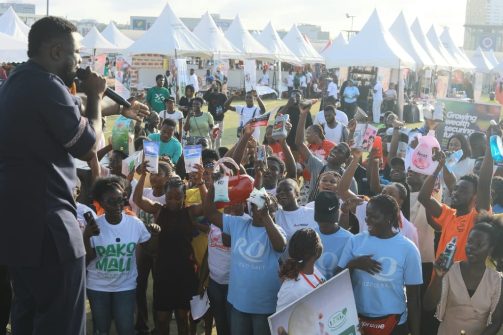 Perez Musik leads patrons and vendors in spirit-filled worship at grand finale of Ecobank-JoyBusiness SME Fair – MyJoyOnline