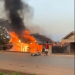 Fire ravages shops at Odomase MTN polease in Sunyani West Fire ravages shops at Odomase MTN polease in Sunyani West