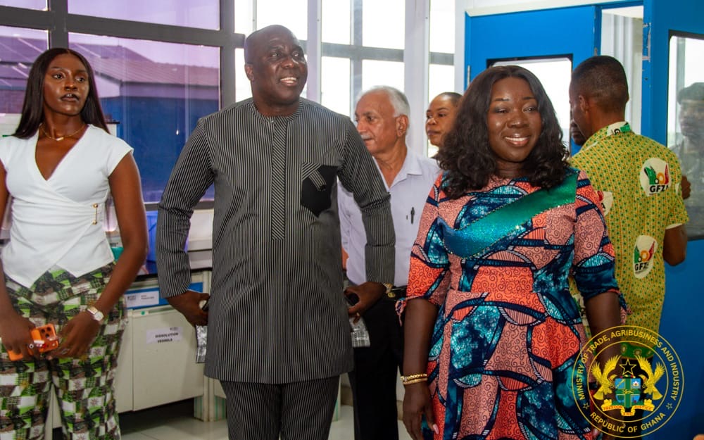 Trade Minister tours Wahu and Entrance...