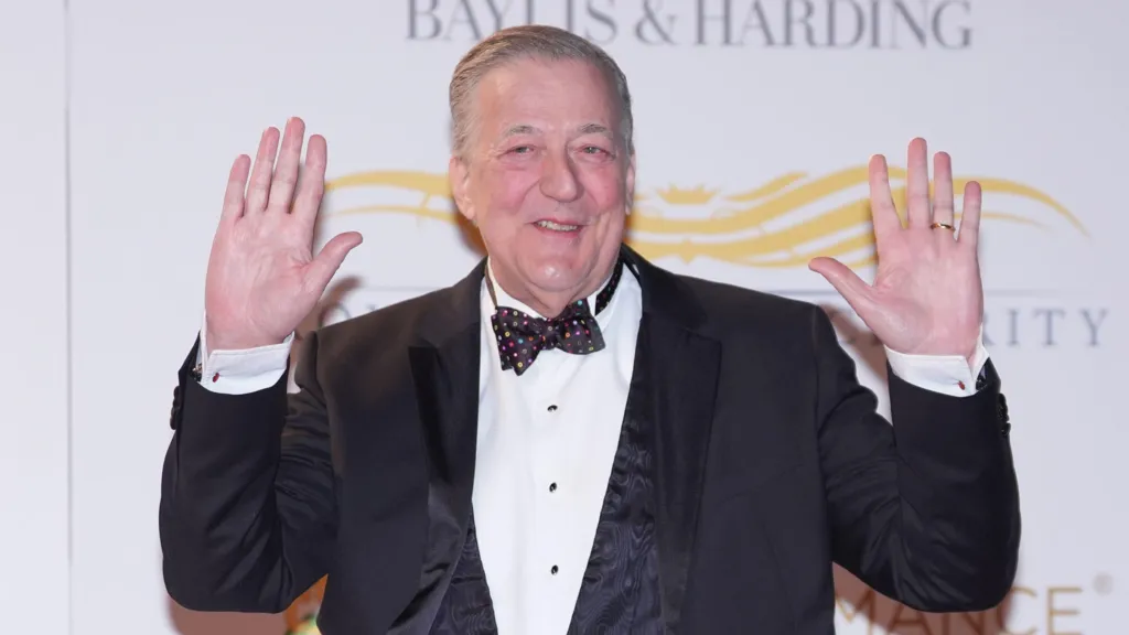 William and Catherine meet Paddington at Royal Variety Performance William and Catherine meet Paddington at Royal Variety Performance