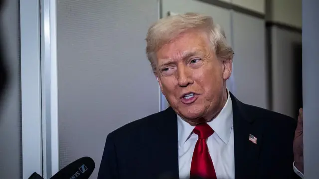 Trump defends Witkoff after leak appears...