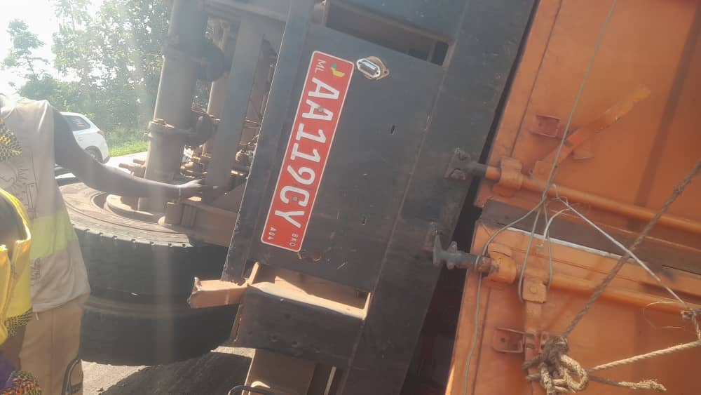 Police arrest 3 for looting sardines after truck overturns on Accra–Kumasi highway Police arrest 3 for looting sardines after truck overturns on Accra–Kumasi highway