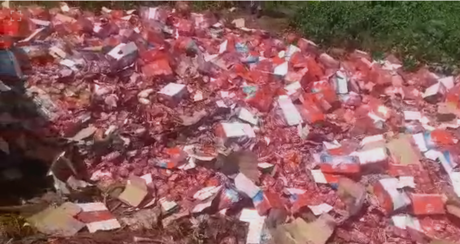 Police arrest 3 for looting sardines after truck overturns on Accra–Kumasi highway Police arrest 3 for looting sardines after truck overturns on Accra–Kumasi highway