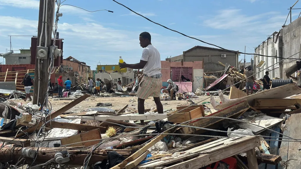 'We need food, we have no food' - desperation takes hold in Jamaica after hurricane 'We need food, we have no food' - desperation takes hold in Jamaica after hurricane