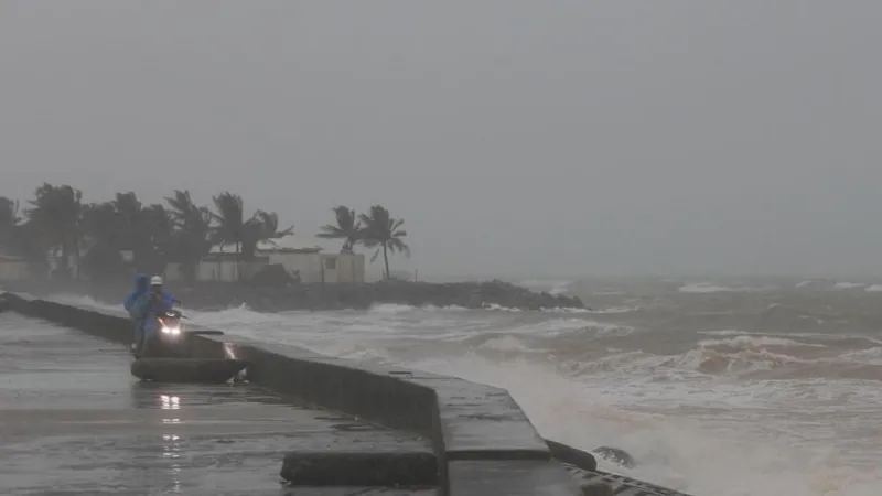 Typhoon barrels towards Cambodia after killing at least 193 in Philippines and Vietnam Typhoon barrels towards Cambodia after killing at least 193 in Philippines and Vietnam