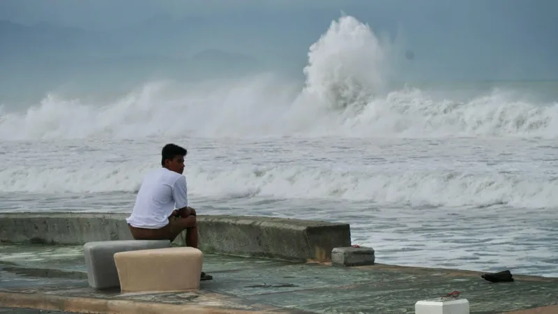 Nearly a million evacuated as Philippines braces for 'super typhoon' Nearly a million evacuated as Philippines braces for 'super typhoon'