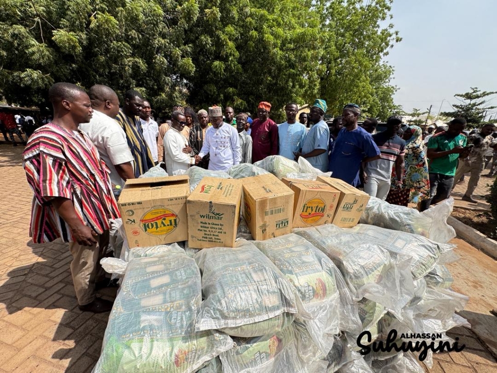 Alhassan Suhuyini makes Christmas donations to churches within Tamale North Constituency