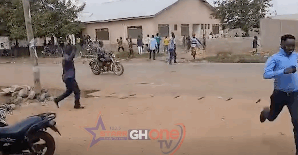 Chaos at Kwame Danso Court as youth mob forces suspects out of custody – MyJoyOnline
