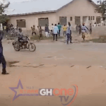 Chaos at Kwame Danso Court as youth mob forces suspects out of custody