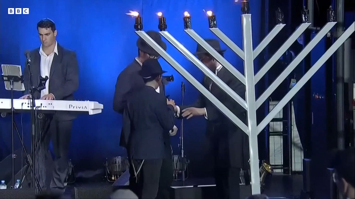 Minute’s silence held to remember Bondi Beach attack victims