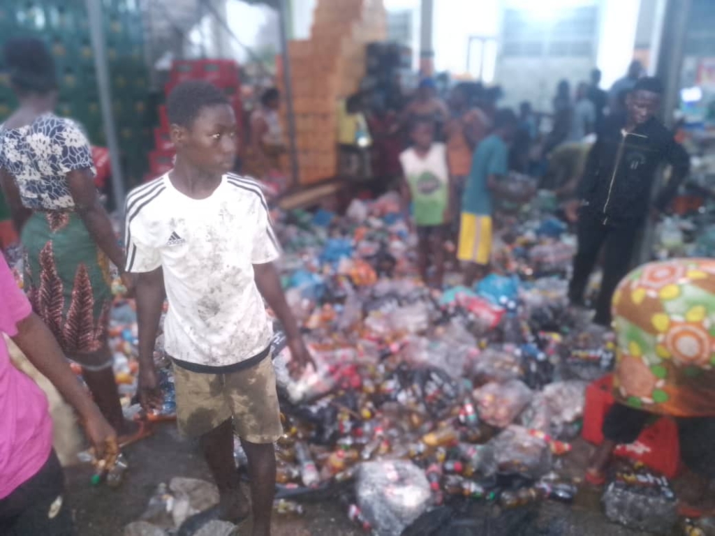 Fire ravages nine stores at Dodi-Papase Fire ravages nine stores at Dodi-Papase