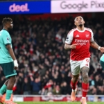 Arsenal snatch late winner against Wolves Arsenal snatch late winner against Wolves