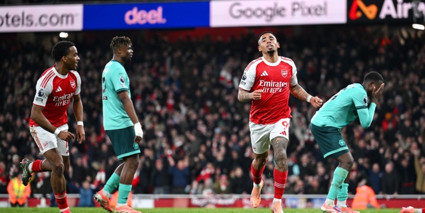 Arsenal snatch late winner against Wolves