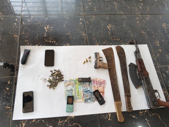 Police thwart robbery attempt at...