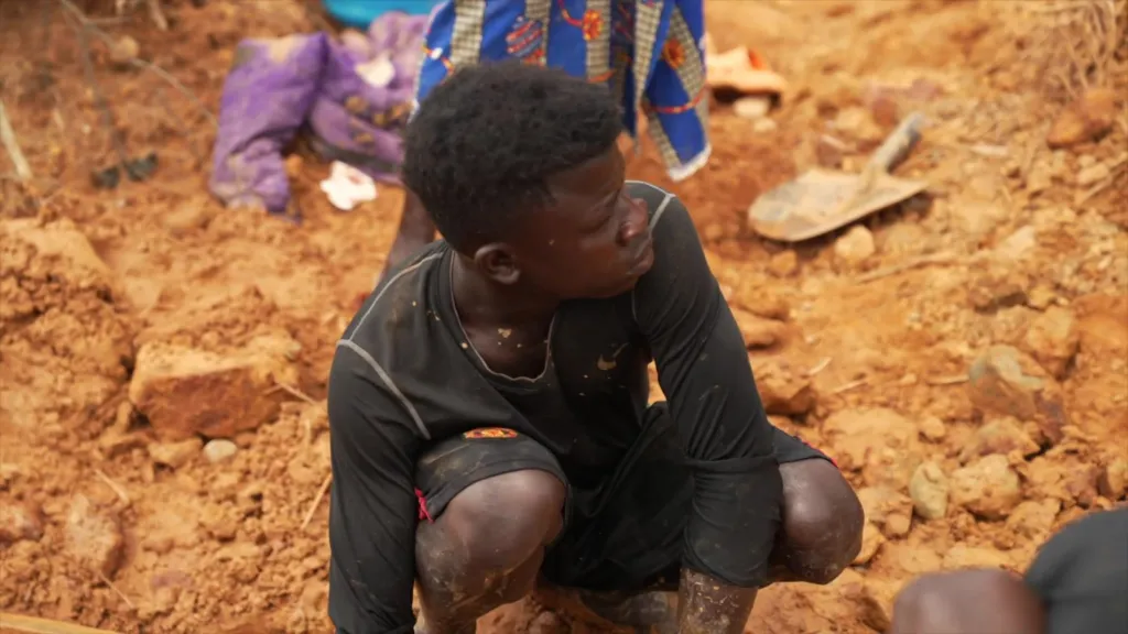 Two teenagers went to seek gold. They were buried alive in a mine collapse Two teenagers went to seek gold. They were buried alive in a mine collapse