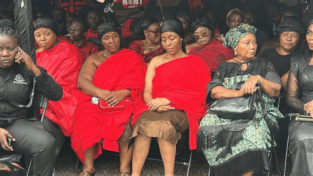 Daddy Lumba: Brisk business as fans defy rains to honour highlife legend Daddy Lumba: Brisk business as fans defy rains to honour highlife legend