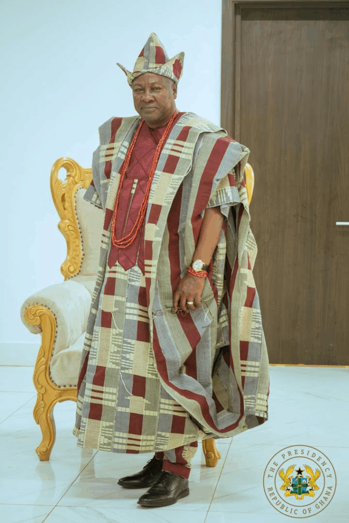 Photos: Ooni of Ife confers prestigious Yoruba title on President Mahama in Nigeria Photos: Ooni of Ife confers prestigious Yoruba title on President Mahama in Nigeria