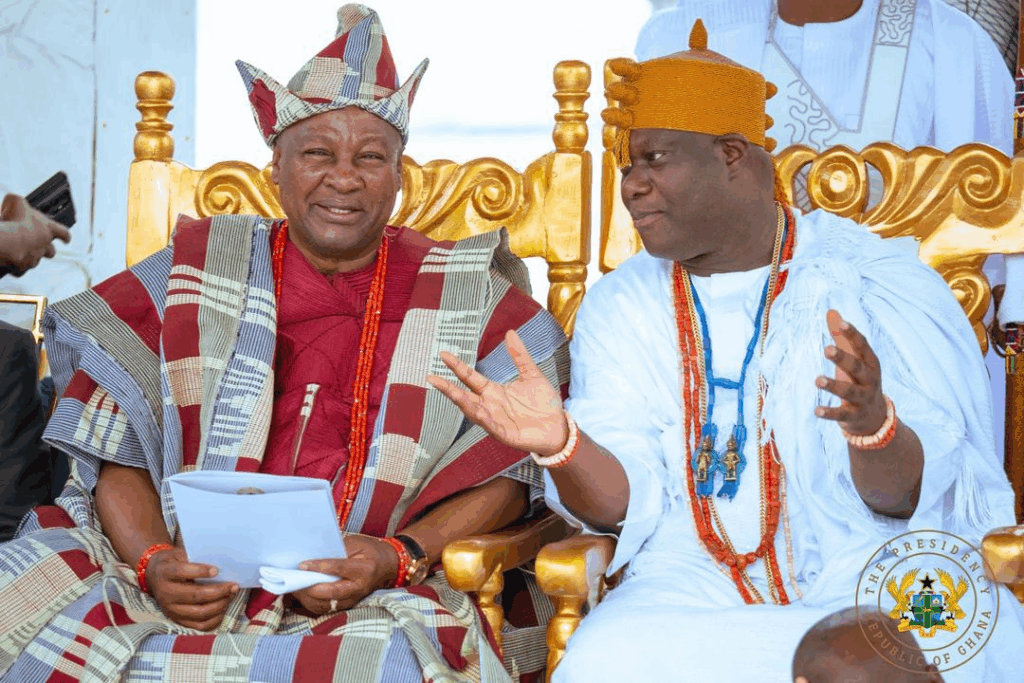 Photos: Ooni of Ife confers prestigious Yoruba title on President Mahama in Nigeria Photos: Ooni of Ife confers prestigious Yoruba title on President Mahama in Nigeria