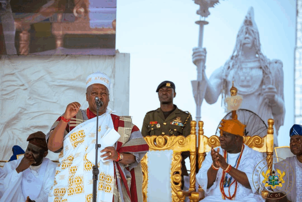 Photos: Ooni of Ife confers prestigious Yoruba title on President Mahama in Nigeria Photos: Ooni of Ife confers prestigious Yoruba title on President Mahama in Nigeria