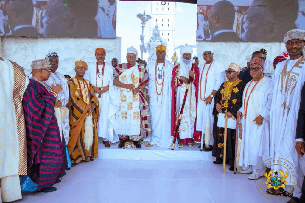 Photos: Ooni of Ife confers prestigious Yoruba title on President Mahama in Nigeria Photos: Ooni of Ife confers prestigious Yoruba title on President Mahama in Nigeria