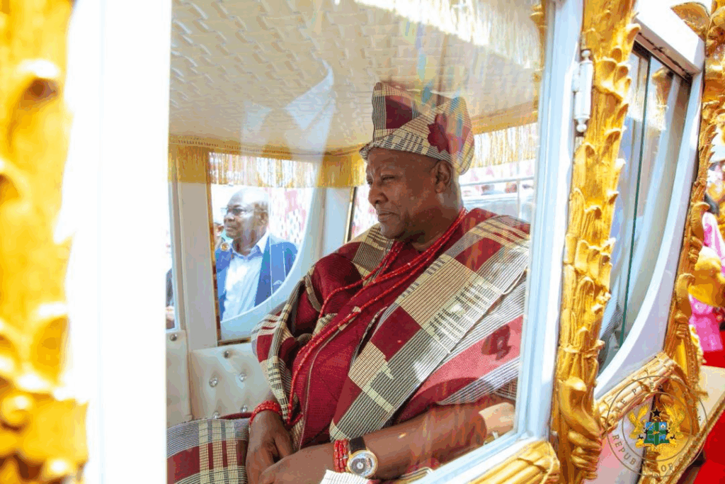 Photos: Ooni of Ife confers prestigious Yoruba title on President Mahama in Nigeria Photos: Ooni of Ife confers prestigious Yoruba title on President Mahama in Nigeria
