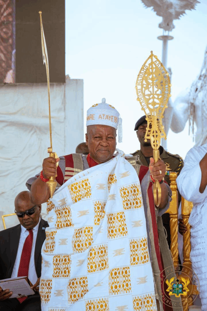 Photos: Ooni of Ife confers prestigious Yoruba title on President Mahama in Nigeria Photos: Ooni of Ife confers prestigious Yoruba title on President Mahama in Nigeria