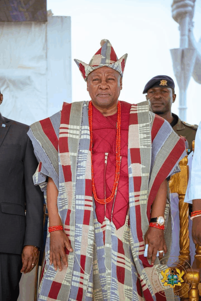 Photos: Ooni of Ife confers prestigious Yoruba title on President Mahama in Nigeria Photos: Ooni of Ife confers prestigious Yoruba title on President Mahama in Nigeria