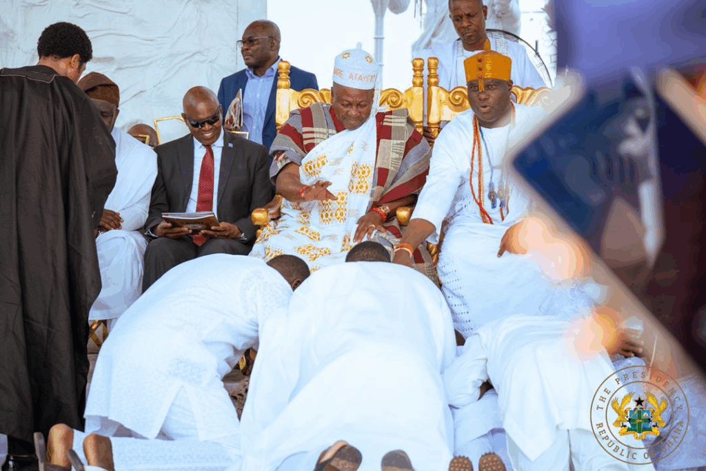 Photos: Ooni of Ife confers prestigious Yoruba title on President Mahama in Nigeria Photos: Ooni of Ife confers prestigious Yoruba title on President Mahama in Nigeria