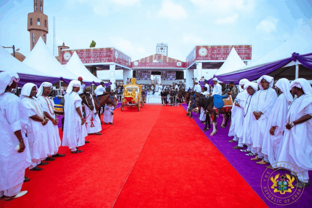 Photos: Ooni of Ife confers prestigious Yoruba title on President Mahama in Nigeria Photos: Ooni of Ife confers prestigious Yoruba title on President Mahama in Nigeria