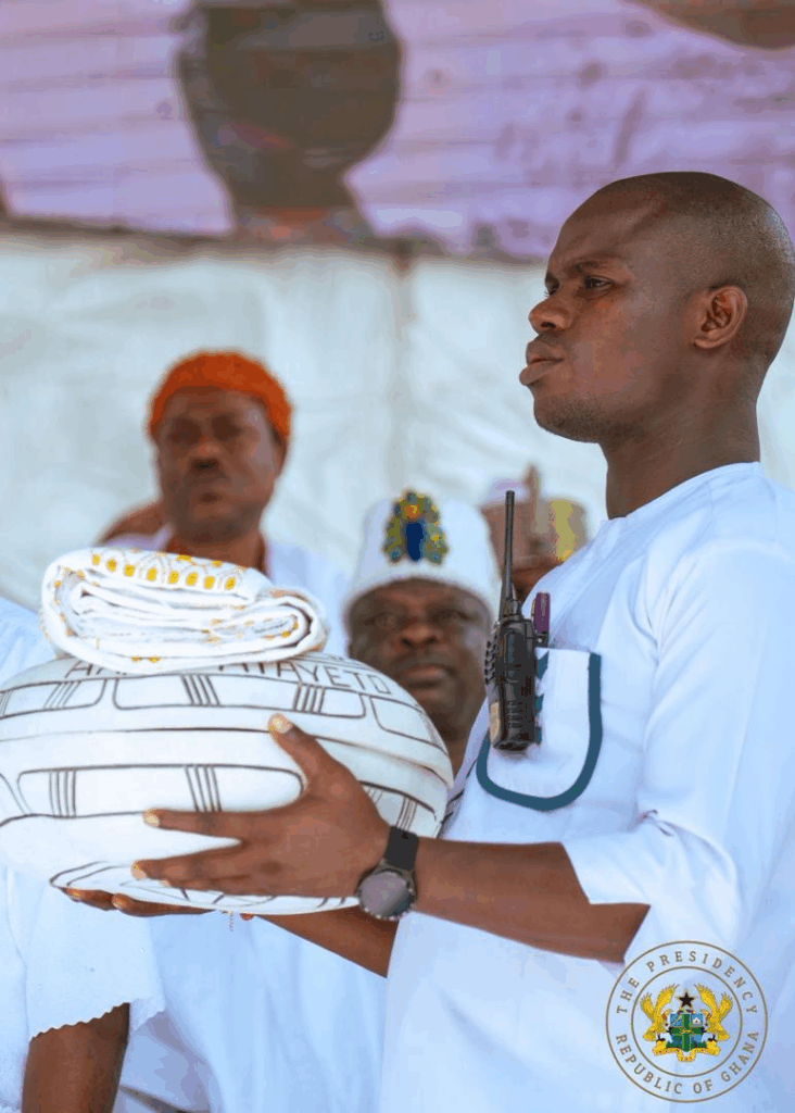 Photos: Ooni of Ife confers prestigious Yoruba title on President Mahama in Nigeria Photos: Ooni of Ife confers prestigious Yoruba title on President Mahama in Nigeria