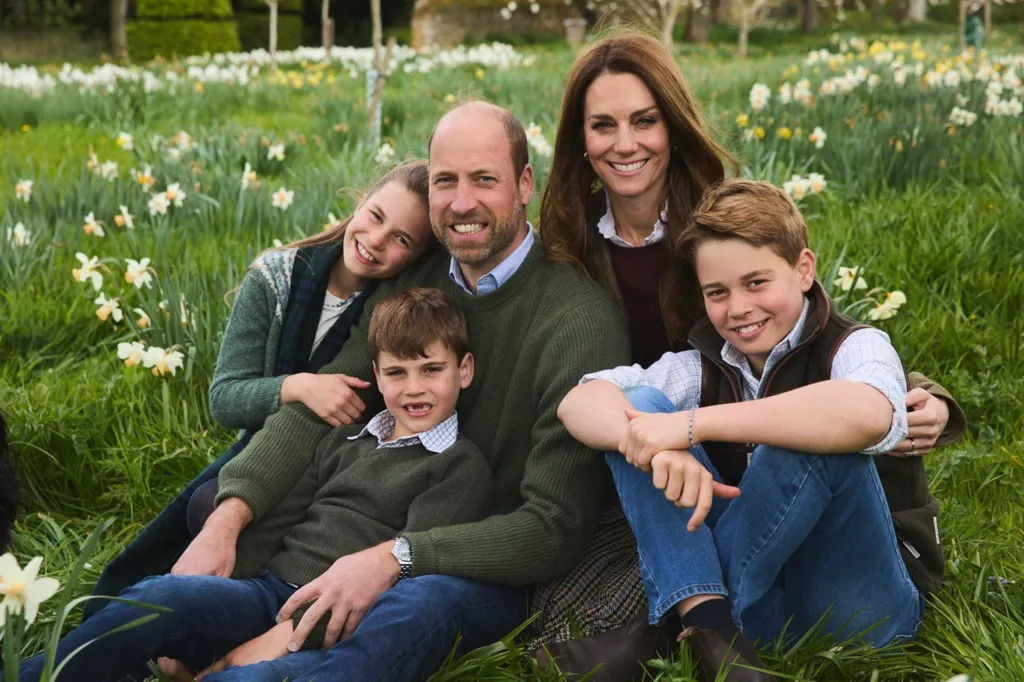 William and Catherine release annual Christmas card portrait – MyJoyOnline
