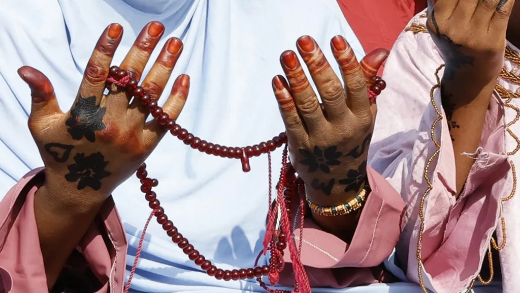 Gunmen abduct 28 Muslim travellers in...