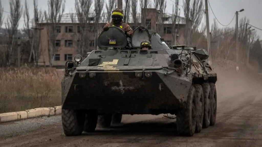 Ukraine loses embattled eastern town