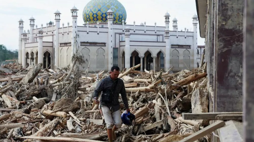 Death toll from devastating Indonesia...