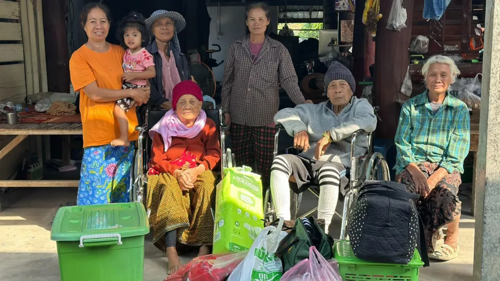 Thousands flee Thai-Cambodia border after deadly clashes Thousands flee Thai-Cambodia border after deadly clashes