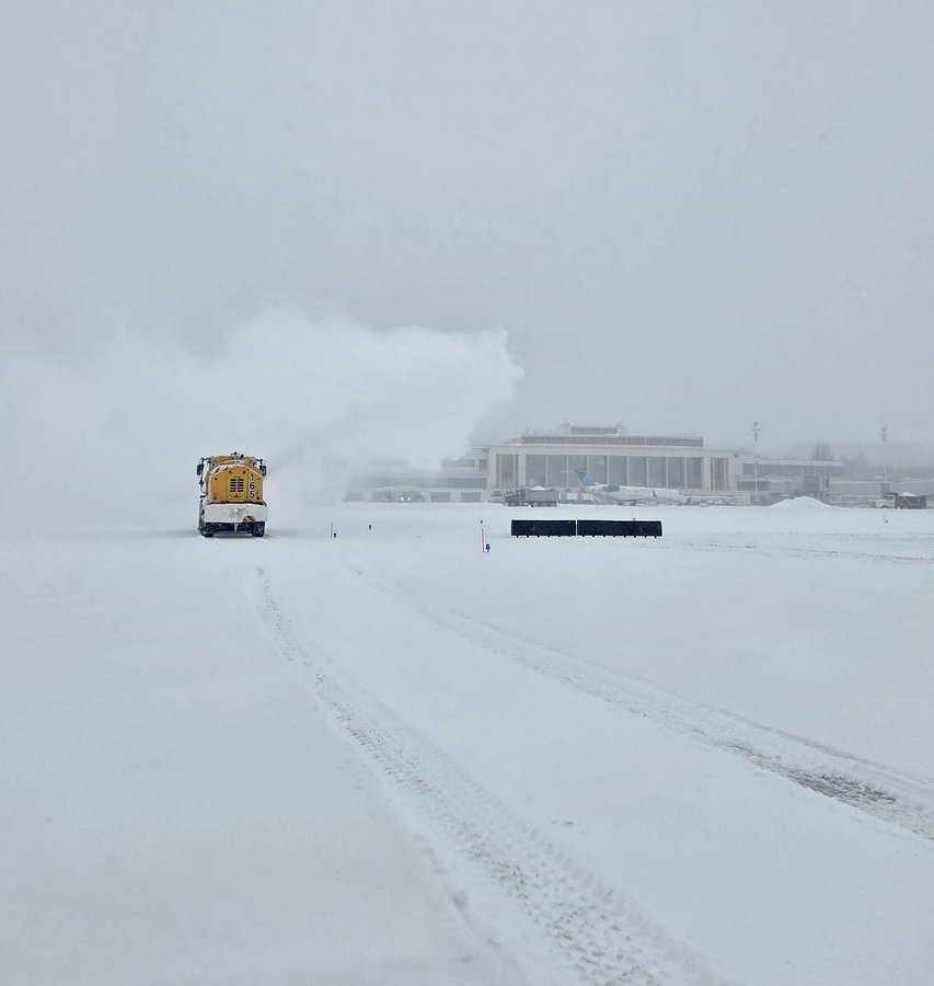 Nearly 90 million Americans under extreme cold alerts as storm cuts power to many, grounds 17,000 flights