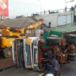 Cargo truck overturns at Circle overhead, causes heavy Traffic