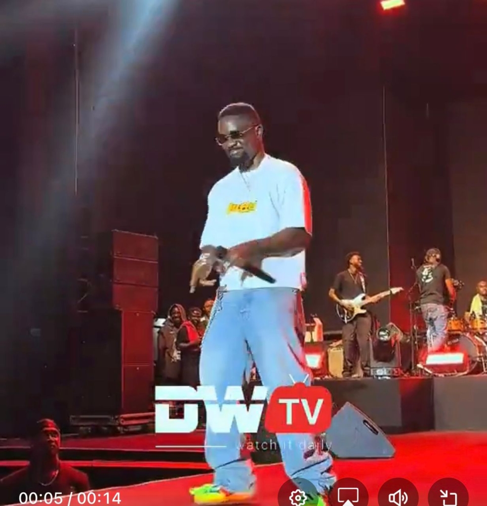 How Ghanaian artistes use gimmicks to grab attention