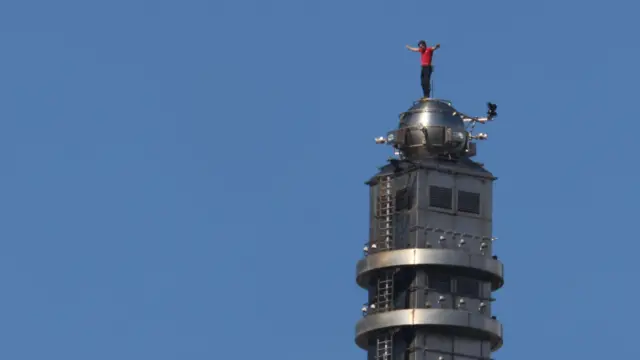 Climber Alex Honnold scales 101-floor...