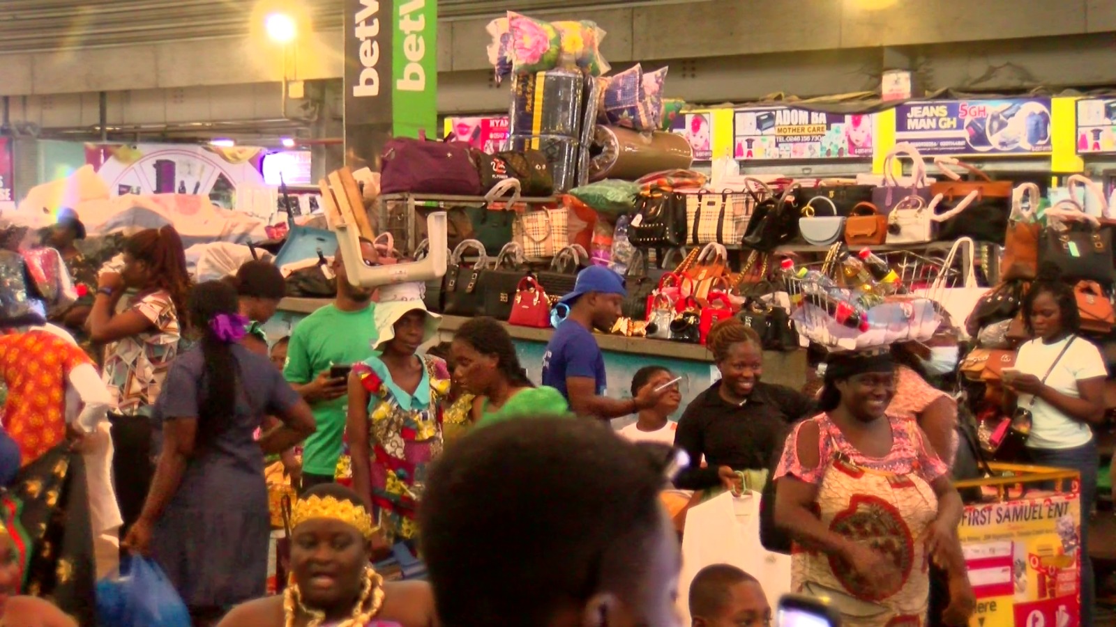 Ecobank rewards over 4,000 customers in ‘5-Star Enjoyment’ Promo grand finale in Kumasi